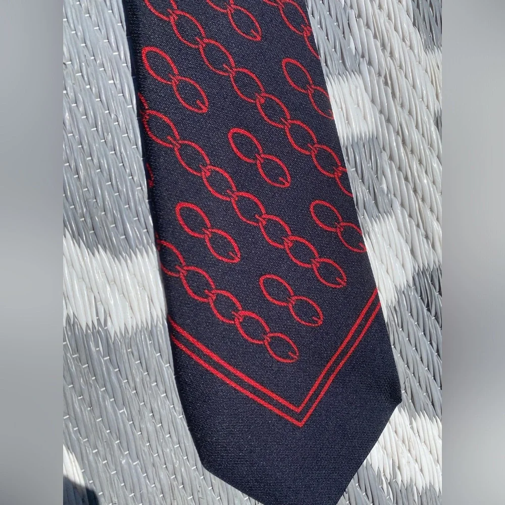 Vintage 1960s Gucci Navy Tie chain with Red Chain Pattern